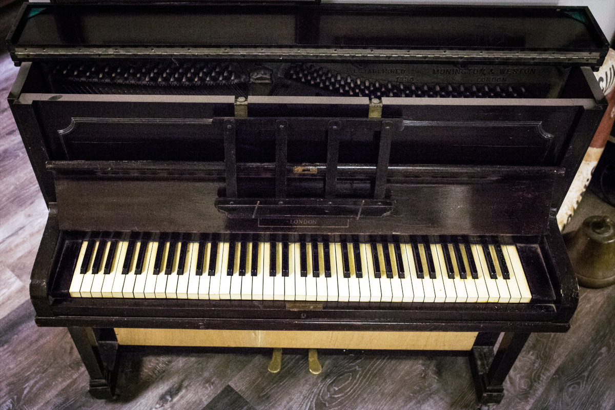 vieux piano droit du P.L.M. 27