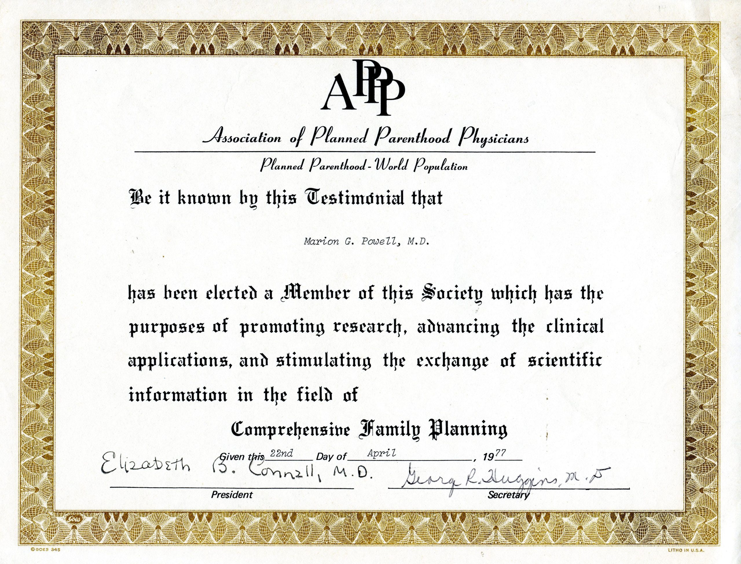 Certificat blanc avec bordure décorative dorée de l’Association of Planned Parenthood Physicians, décerné à Marion G. Powell, M.D., le 22 avril 1977.