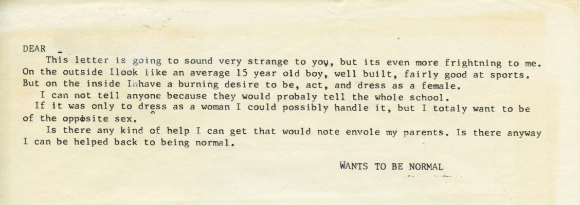 Lettre dactylographiée sur du papier jauni. La lettre provient d’une jeune personne qui s’interroge sur son identité de genre.