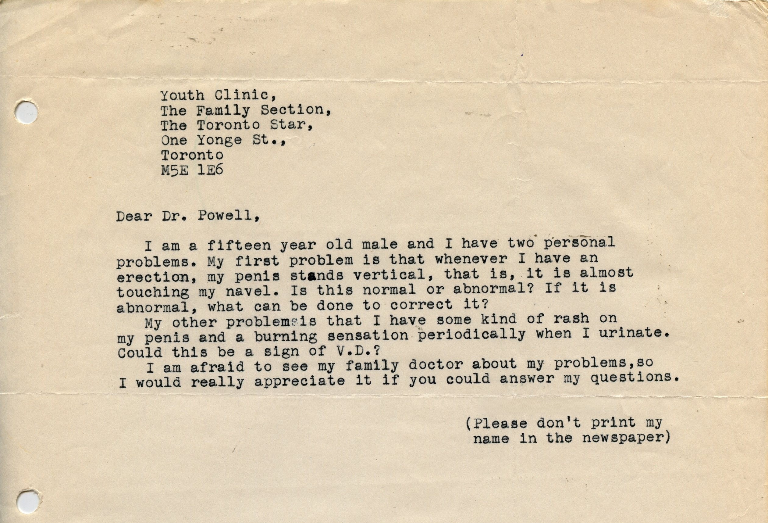 Lettre dactylographiée sur du papier beige. La lettre s’adresse à la Dre Powell et demande des conseils sur la santé sexuelle. 