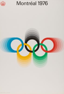 Sur une affiche au fond blanc, les cinq anneaux olympiques entrelacés, bleu, noir, rouge, jaune et vert, sont dupliqués en un dégradé qui crée un effet de mouvement. L’inscription Montréal 1976 et le logo rouge des Jeux de Montréal figurent au sommet de l’affiche.