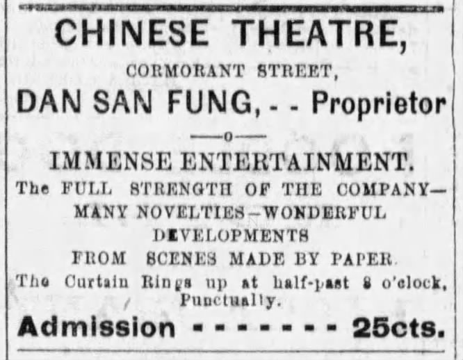 <span style="font-weight: 400;">Une coupure de presse en noir et blanc d’une publicité avec le texte suivant : « Chinese Theatre, rue Cormorant, Dan San Fung – Propriétaire – Divertissement exceptionnel. TOUTE la troupe – De nombreuses nouveautés – Effets scéniques spectaculaires produits par des décors en papier. Le rideau se lève à 20 h 30, ponctualité de rigueur. Admission –– 25 ¢. » [traduction].</span>