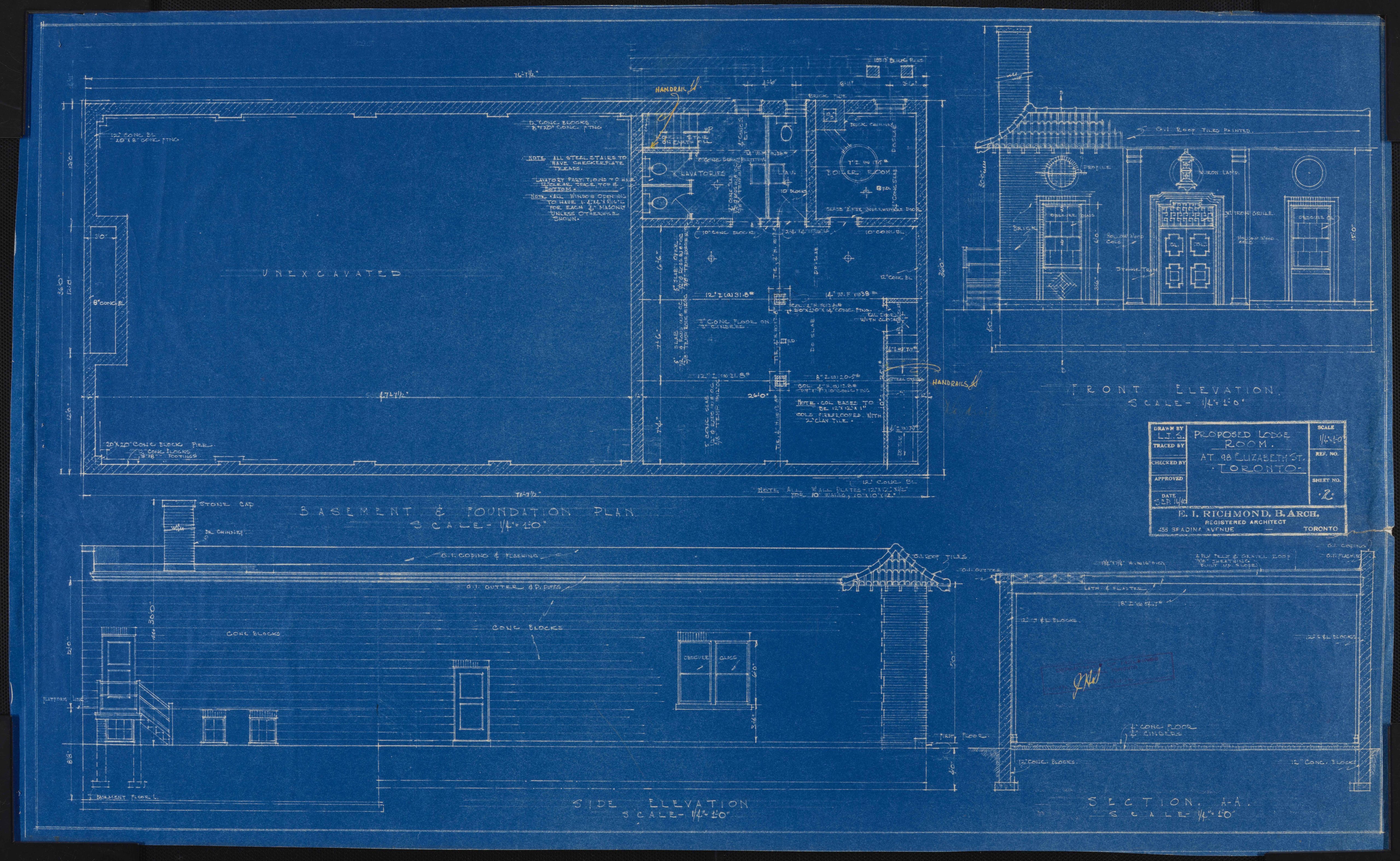 <span style="font-weight: 400;">Plan architectural dessiné à la main en bleu et blanc, représentant les façades (élévations) avant et latérale ainsi que le plan du sous-sol.</span>