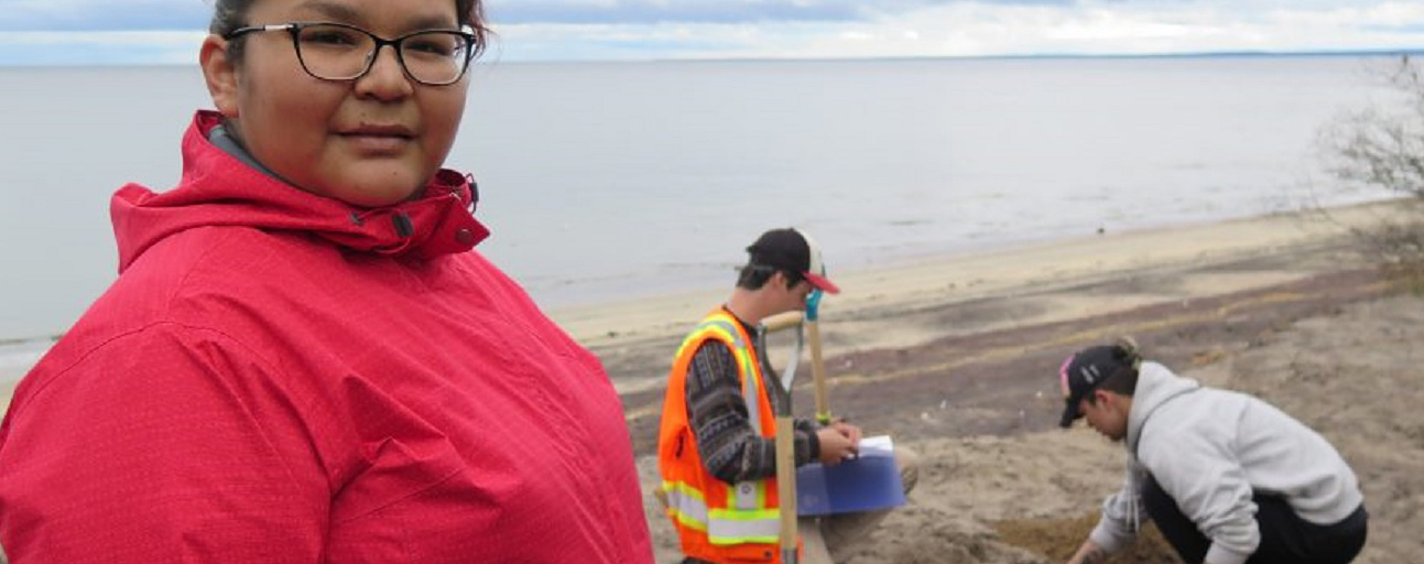 Vanessa et des fouilleurs à Pointe aux Outardes